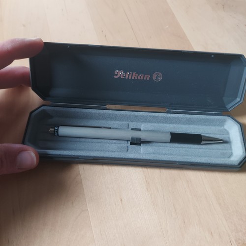 Penna sfera pelikan - a,